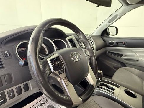 Used 2015 Toyota Tacoma PreRunner image 19