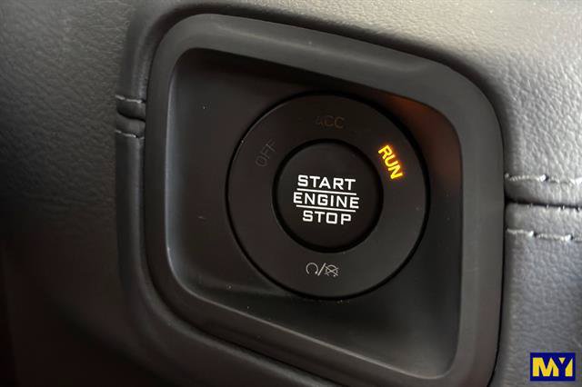 Used 2025 Jeep Wrangler Unlimited Rubicon w/ Convenience Group AWD/4WD image 26