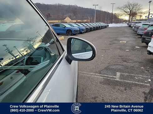 Used 2016 Volkswagen Touareg VR6 image 35