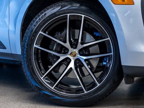 Certified 2025 Porsche Macan image 18