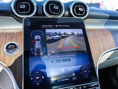 Used 2024 Mercedes-Benz GLC 300 4MATIC image 13