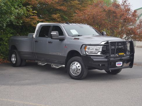 Used 2024 RAM 3500 Big Horn w/ Towing Technology Group AWD/4WD image 35