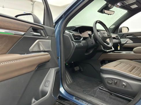 New 2026 GMC Acadia Denali Ultimate w/ LPO, Floor Liner Package AWD/4WD image 18