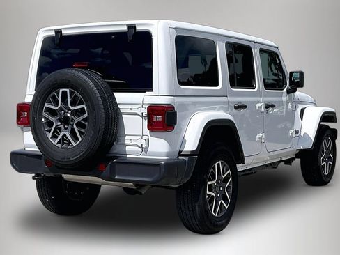Used 2025 Jeep Wrangler Unlimited Sahara AWD/4WD image 5