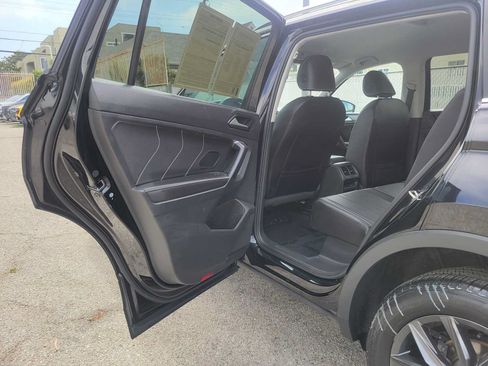 Used 2023 Volkswagen Tiguan SE FWD image 15