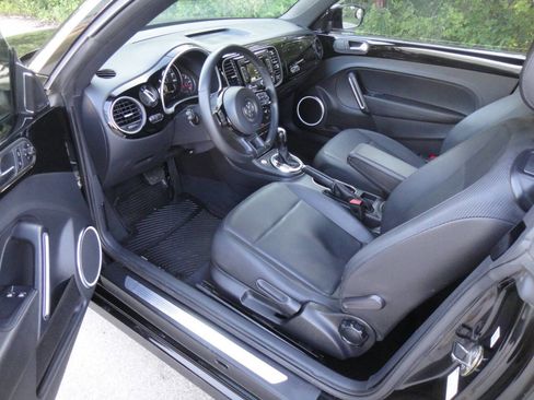 Used 2012 Volkswagen Beetle 2.5 image 21