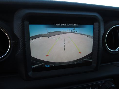 Used 2023 Jeep Wrangler Unlimited Sahara AWD/4WD image 19