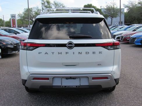 Certified 2024 Nissan Pathfinder SL image 4