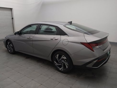 Used 2025 Hyundai Elantra SEL FWD image 3