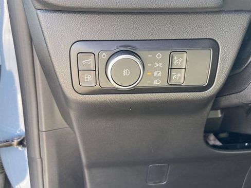 Certified 2025 Ford Escape SE FWD image 19
