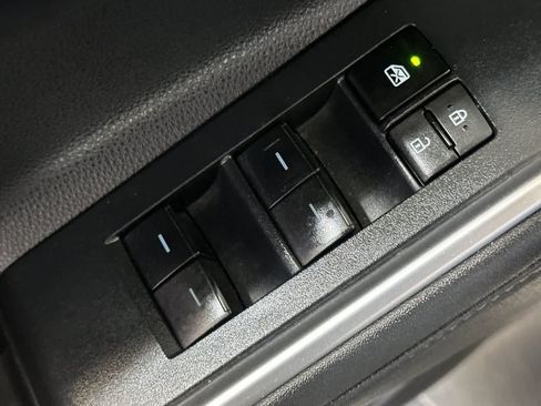 Used 2023 Toyota Highlander XLE FWD image 14