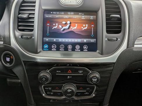 Used 2020 Chrysler 300 Touring image 17