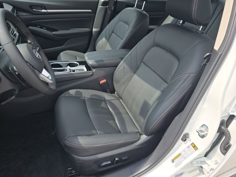 New 2025 Nissan Altima 2.5 SR w/ SR Premium Package image 25