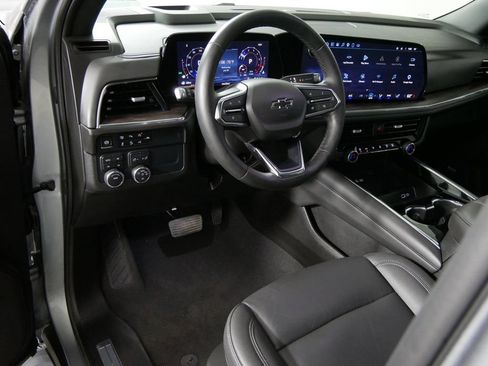 Used 2025 Chevrolet Tahoe Z71 w/ Comfort Package AWD/4WD image 18