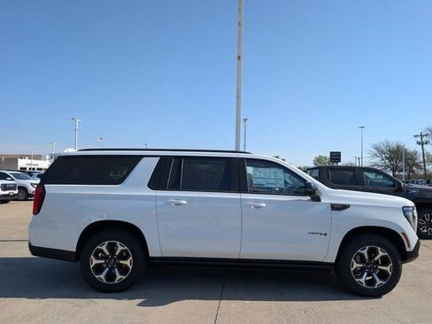 New 2026 GMC Yukon XL AT4 Ultimate AWD/4WD image 3