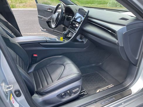 Certified 2019 Toyota Avalon Touring w/ All Weather Liner Package FWD image 18