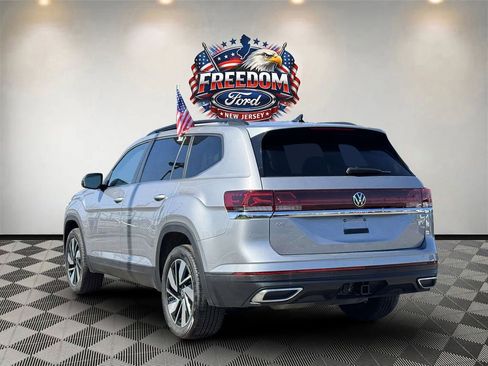 Used 2025 Volkswagen Atlas SE AWD/4WD image 3