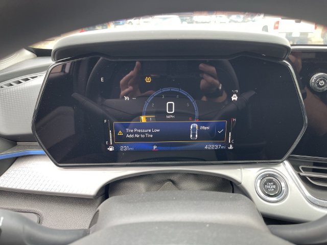 Used 2025 Chevrolet Trax LT FWD image 2