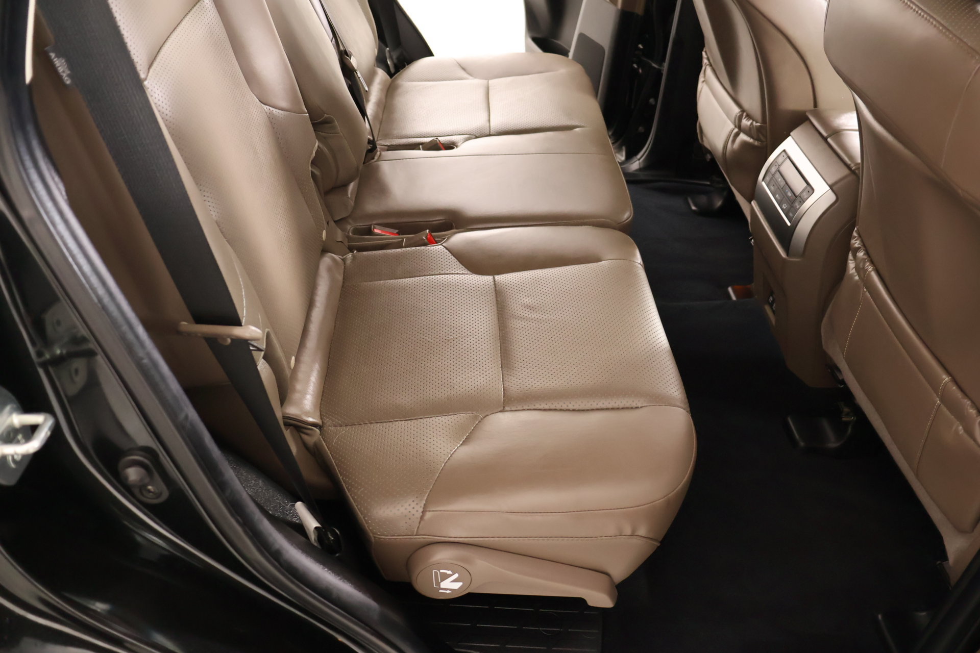 Used 2023 Lexus GX 460 Luxury w/ Accessory Package AWD/4WD image 15