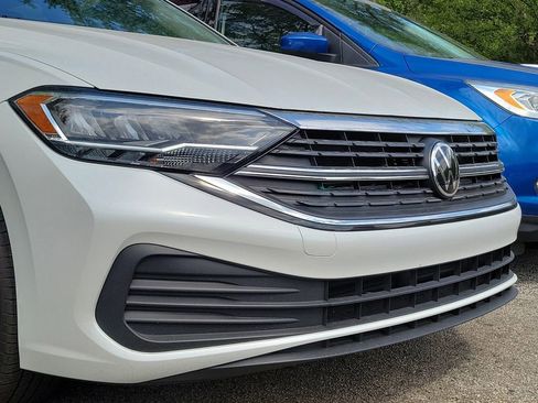 Used 2024 Volkswagen Jetta SE w/ Panoramic Sunroof Package FWD image 6