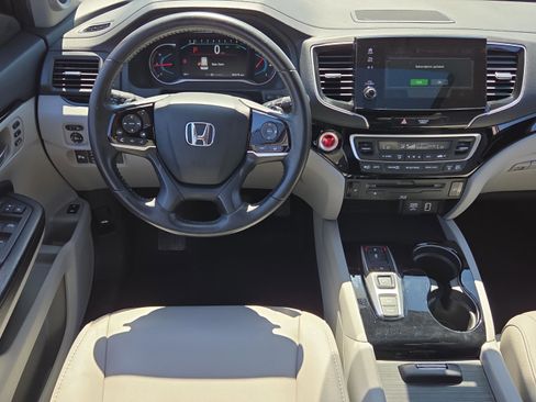 Certified 2020 Honda Pilot Touring image 12