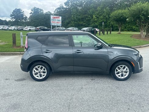 Used 2023 Kia Soul LX w/ LX Technology Package FWD image 4