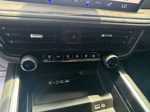 Used 2025 Chevrolet Tahoe LT AWD/4WD image 22