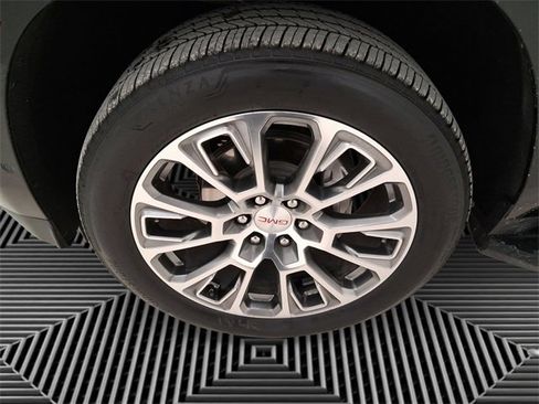 Certified 2025 GMC Yukon Denali image 9