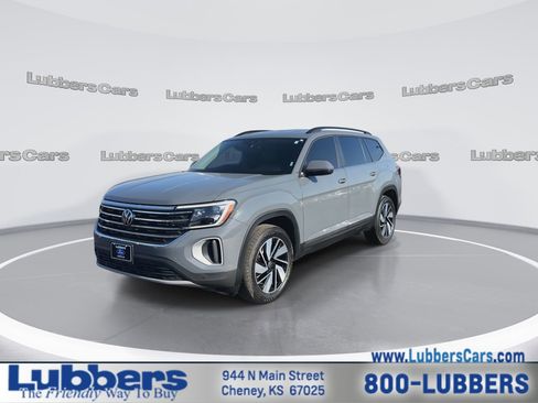 Used 2025 Volkswagen Atlas SE AWD/4WD image 4