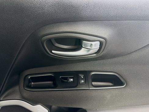 Used 2021 Jeep Renegade Latitude image 31