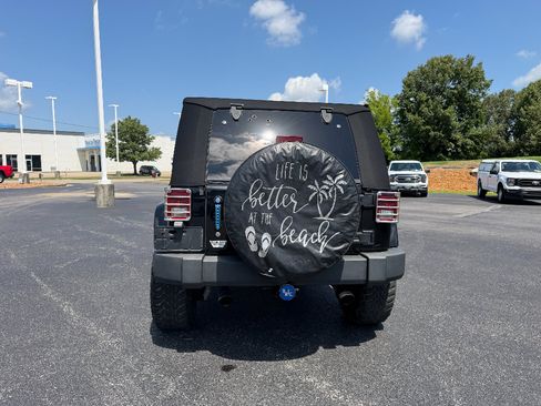Used 2007 Jeep Wrangler Unlimited Sahara w/ Dual Top Group AWD/4WD image 6