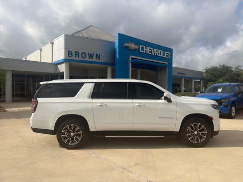 Used 2023 Chevrolet Suburban LT RWD image 1