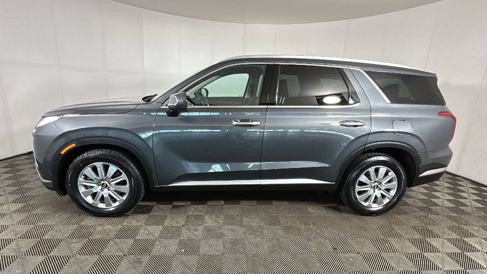Used 2025 Hyundai Palisade SEL FWD image 6