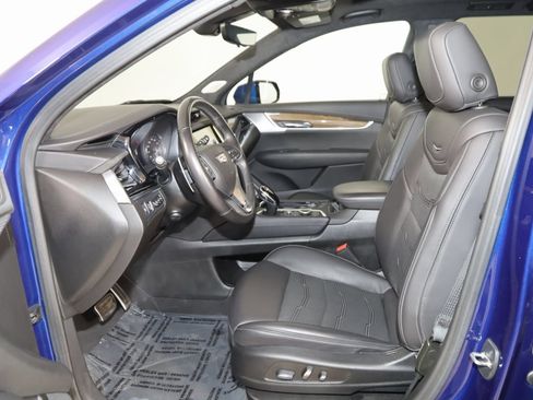 Used 2023 Cadillac XT6 Sport w/ Platinum Package image 12