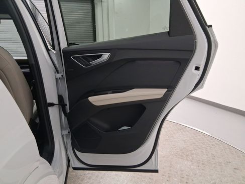 Used 2023 Audi Q4 e-tron Prestige image 30