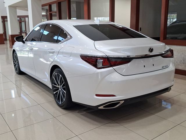 Used 2024 Lexus ES 350 w/ Premium Package FWD image 3