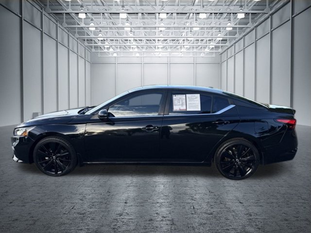 Used 2022 Nissan Altima 2.5 SR w/ Midnight Edition Package FWD image 2