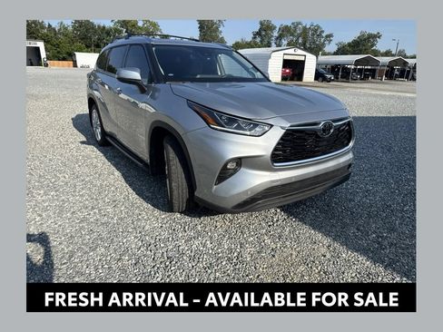 Used 2024 Toyota Highlander Limited FWD image 1