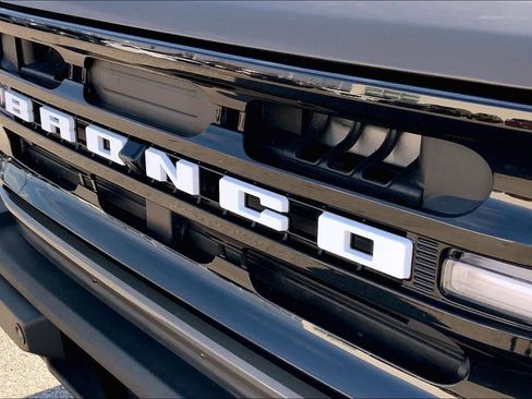 Certified 2025 Ford Bronco Outer Banks w/ Sasquatch Package image 31