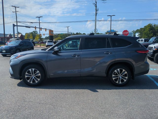 Used 2023 Toyota Highlander XLE AWD/4WD image 7