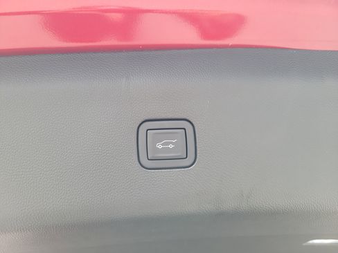 Used 2024 Buick Enclave Essence w/ Sport Touring Edition FWD image 17