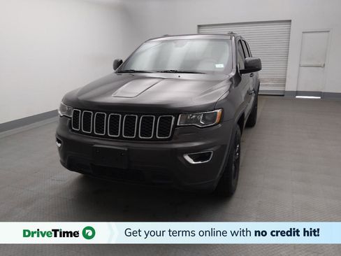 Used 2021 Jeep Grand Cherokee Laredo image 1