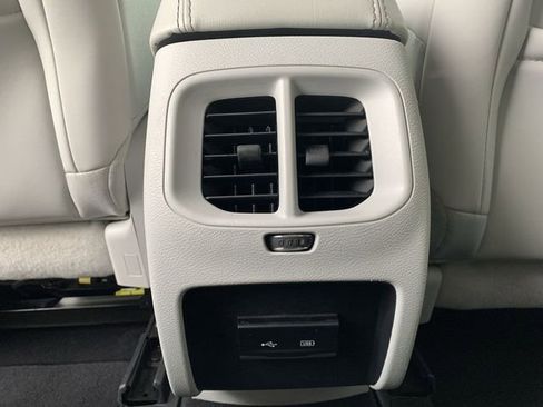 Used 2020 Jeep Cherokee Latitude Plus image 29