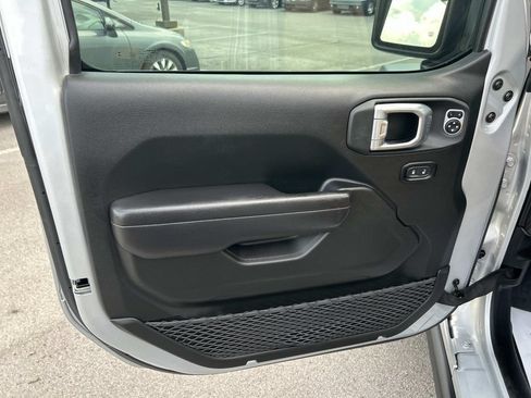 Used 2024 Jeep Wrangler Unlimited AWD/4WD image 30