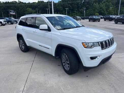 Used 2020 Jeep Grand Cherokee Laredo w/ Laredo X Package RWD image 9