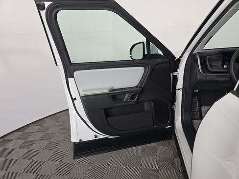 Used 2024 Rivian R1S Adventure AWD/4WD image 16