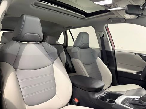Used 2025 Toyota RAV4 XLE Premium image 30