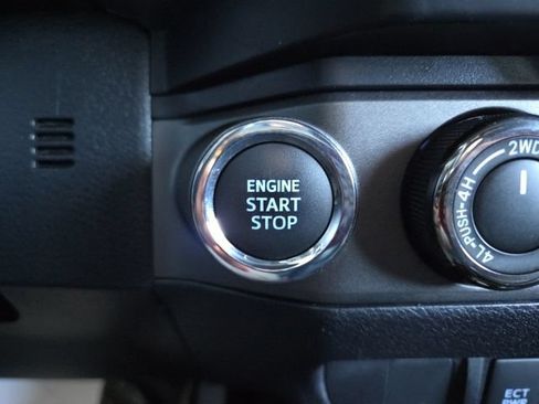 Used 2020 Toyota Tacoma TRD Sport AWD/4WD image 10