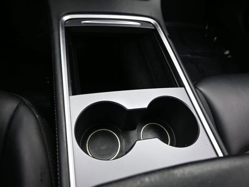 Used 2022 Tesla Model 3 Standard Range image 24