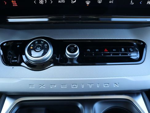 New 2026 Ford Expedition Active image 9